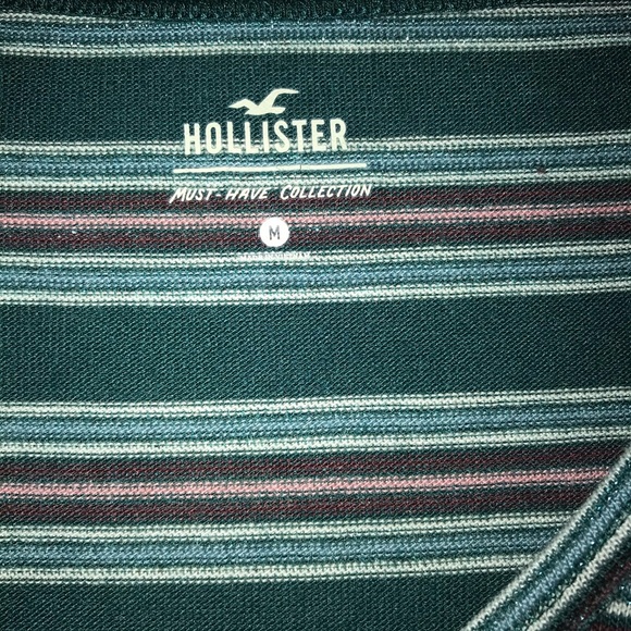 Hollister Must Have Collection Green Striped Holiday V-Neck T-Shirt - Picture 2 of 4